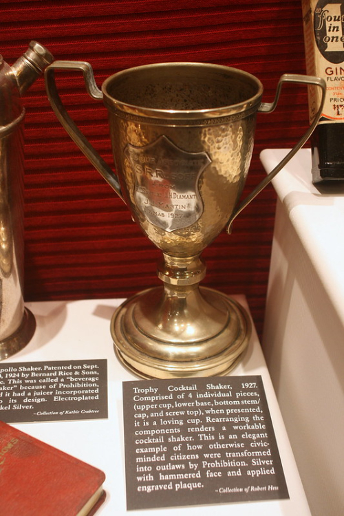 Trophy shaker