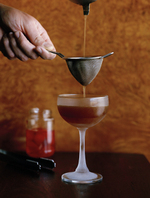 Martini_pour_detail_2